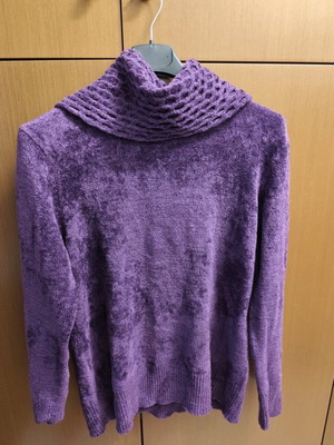 Woolen women's sweater purple like new, size Large