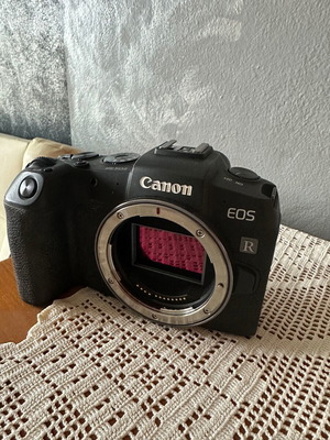 Canon EOS RP Mirrorless фотоапарат като нов