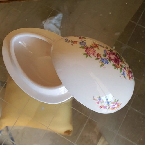 Porcelain decorative egg vintage like new