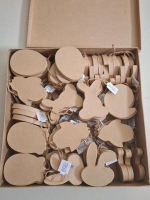 Easter decorations new, box with 6 papier mache designs