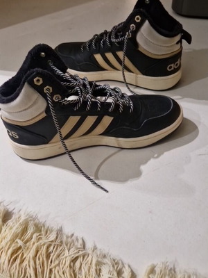 Adidas Hoops 3.0 men's black boots like new with suede lining