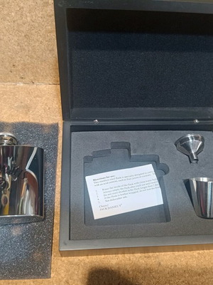 Jack Daniels No7 flask like new with wooden box, funnel and jigger