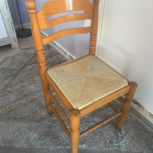 Wooden chairs traditional style, like new, set of 4