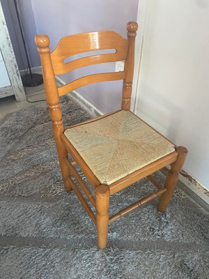 Wooden chairs traditional style, like new, set of 4