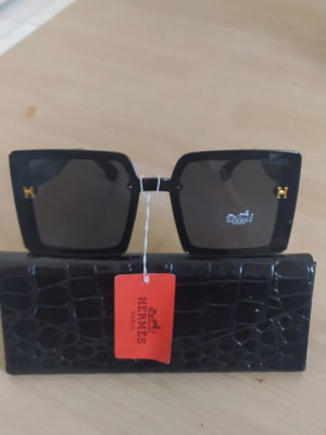 Women's sunglasses with black and gold frame, new, with case
