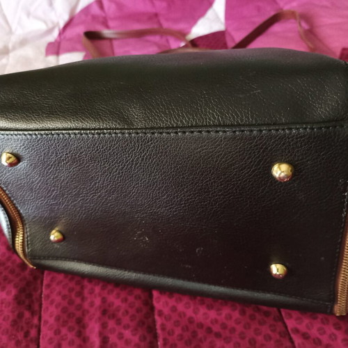 Leather bag medium size like new, black with brown details