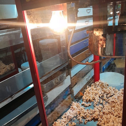 Popcorn machine like new with two spare heating elements