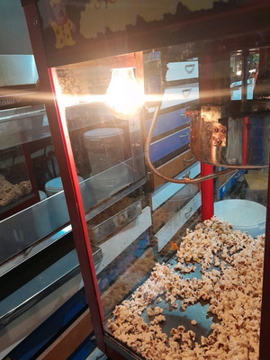 Popcorn machine like new with two spare heating elements