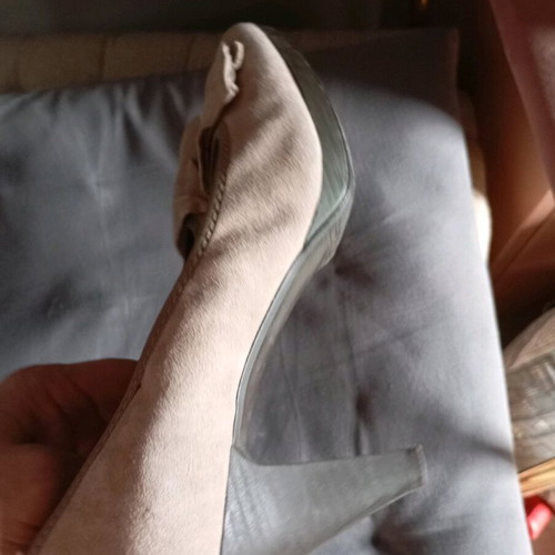Keys beige leather pumps size 37 used, soft suede, 7 cm heel