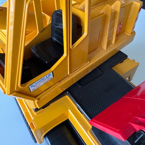 Man TC-4500 Bruder crane used with 360° rotation