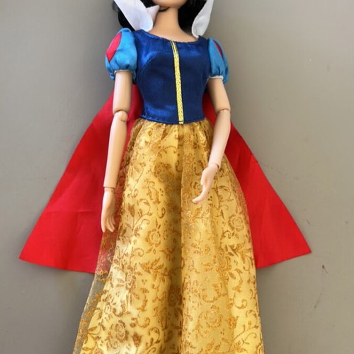 Disney Store Snow White doll, like new