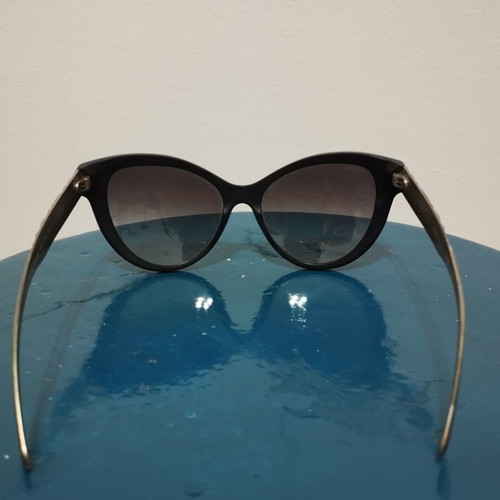 Burberry sunglasses used with defect
