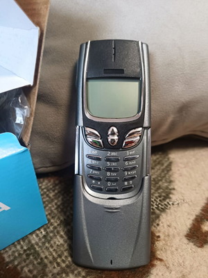 Nokia 8850 σε πολύ καλή κατάσταση κοντά στο καινούργιο