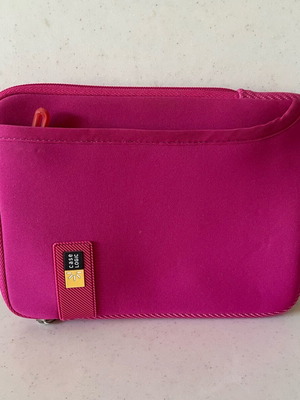 Case Logic tablet case 8” like new