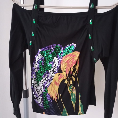 Gift earrings with the Off-Shoulder top / Sequins & Green Stones