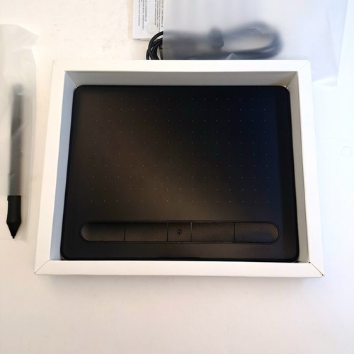 Wacom Intuos S Bluetooth digital drawing tablet like new with box