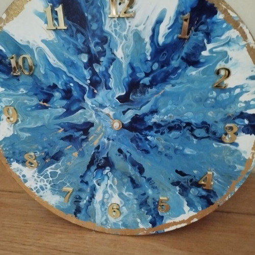 Wooden decorative clock handmade, like new, hand-painted