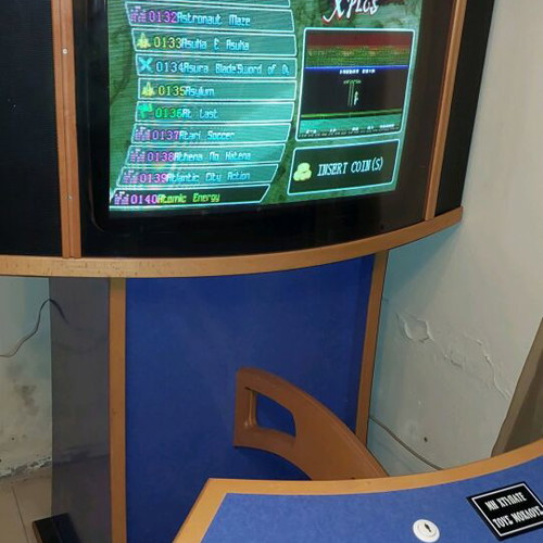 Arcade game like new with 2800 games and 85cm CRT screen