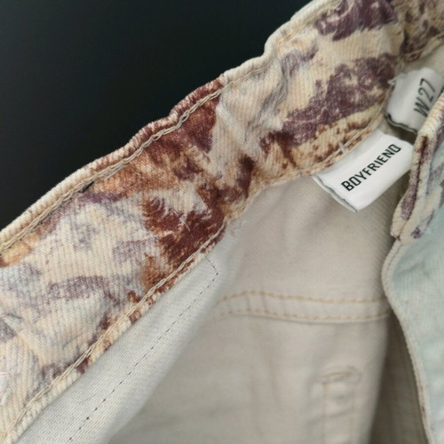 Urban Outfitters high-waisted jeans used with multicolor design
