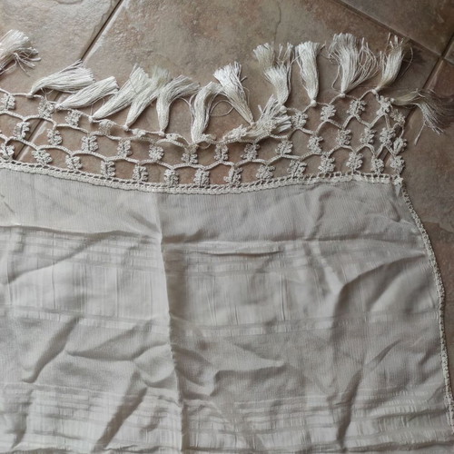 Silk Soufli table runner like new, size 50x170