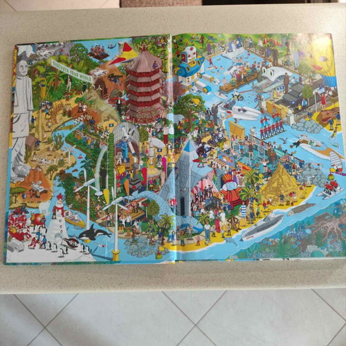 Guinness World Records 2022 book like new, Greek edition