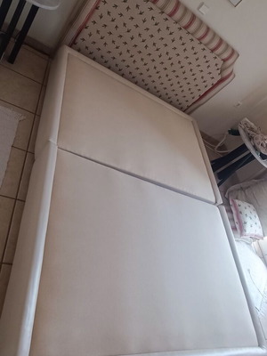 Κρεβατοκάμαρα διπλό σκελετό και κεφαλάρι σαν καινούργιο