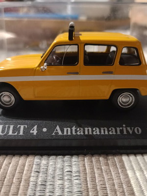 Deagostini Renault 4 Antananarivo 1984 taxi model used