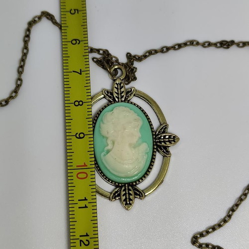 Vintage style pendant necklace with cameo decoration, like new