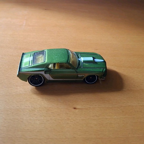 Ford Mustang '69 collectible metal toy car like new Hot Wheels Elite 64 green