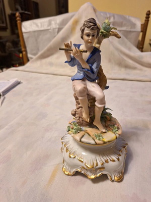 Παιδάκι με φλογέρα Capodimonte πορσελάνη σαν καινούργιο με υπογραφή δημιουργού