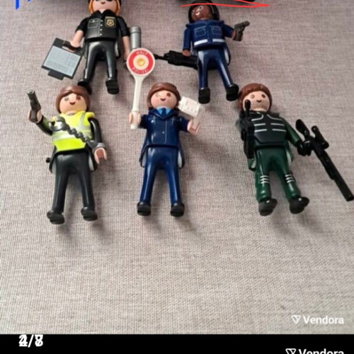 Playmobil set of 5 police figures with accessories
