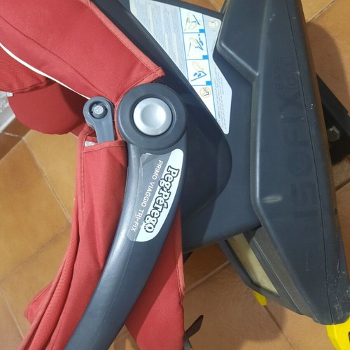 Peg Perego Primo Viaggio Tri-Fix car seat with ISOFIX base 0+1, red