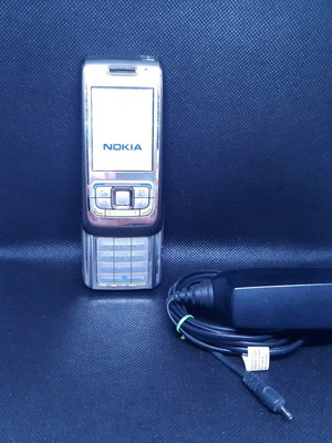 Nokia E65/Charger