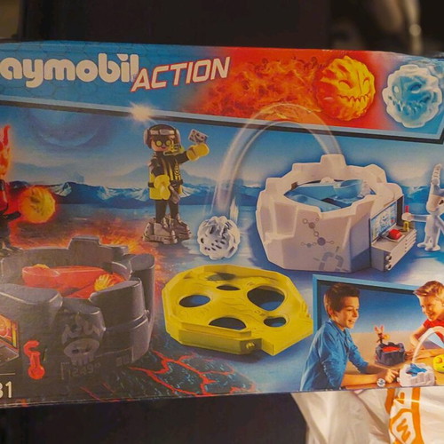 Playmobil game with fire and ice launchers 6831 new