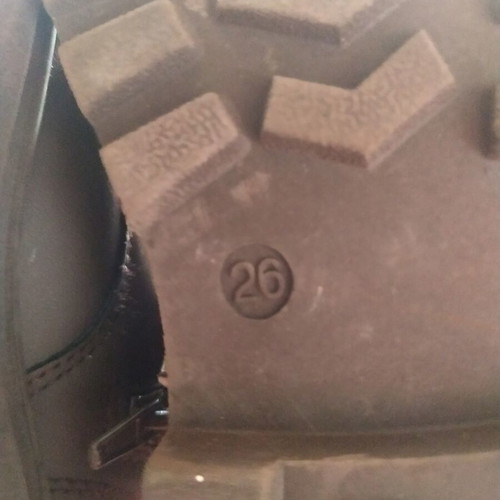 Boys' boots size 26 with fur, like new, brown
