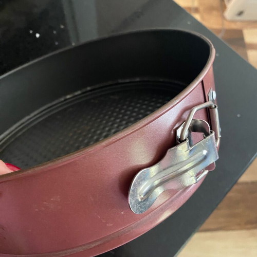 Baking pan with removable bottom used