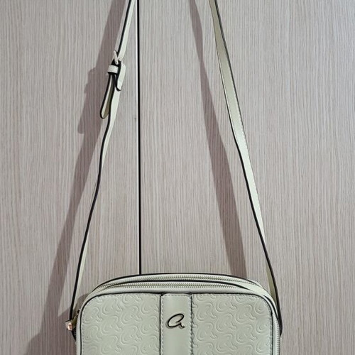 Axel bag butter yellow with two compartments