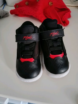 Nike Jordan αθλητικά παπούτσια σαν καινούργια, μέγεθος 23