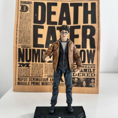 Harry Potter figure like new with base and wand