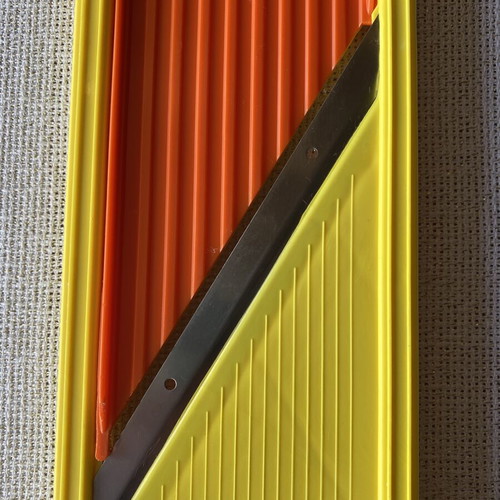 Plastic vegetable grater like new, 33x11 cm