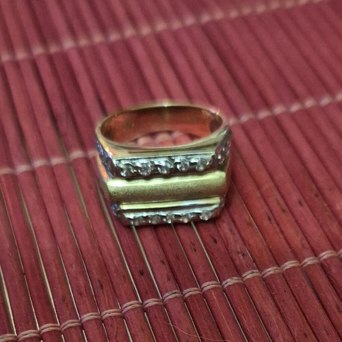 Vintage gold ring with matte gold and 14-carat zircons, nearly 5 grams