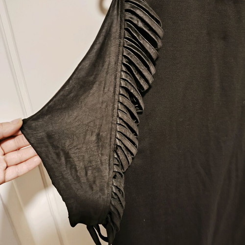 Black dress in A-line with sleeve design, like new, size Large