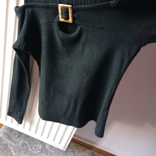 Freestyle blouse black with cut-out shoulder like new
