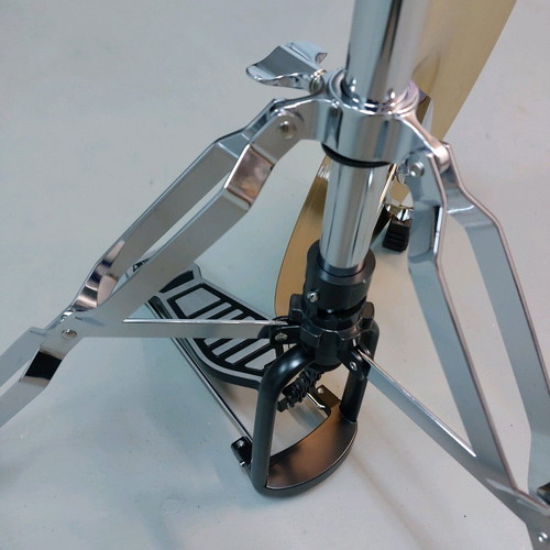 Hi-Hat βάση Remo βαρέως τύπου με ρύθμιση swivel και δώρο πιατίνι crash 16" Turkey καινούργια