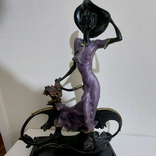 Decorative Cyclist sculpture like new, vintage, 40 cm height, wooden base