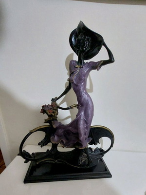 Decorative Cyclist sculpture like new, vintage, 40 cm height, wooden base
