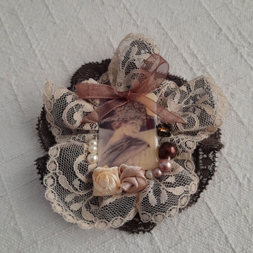 Handmade vintage brooch with lace, ribbons & resin