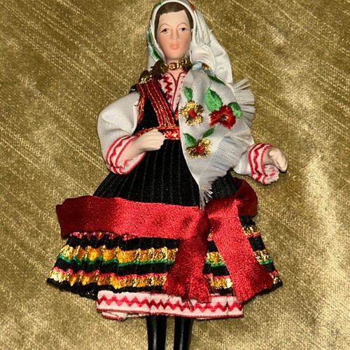 Traditional doll like new, 18cm height
