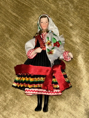Traditional doll like new, 18cm height