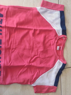 Short-sleeve shirt 8 years like new, blue and red